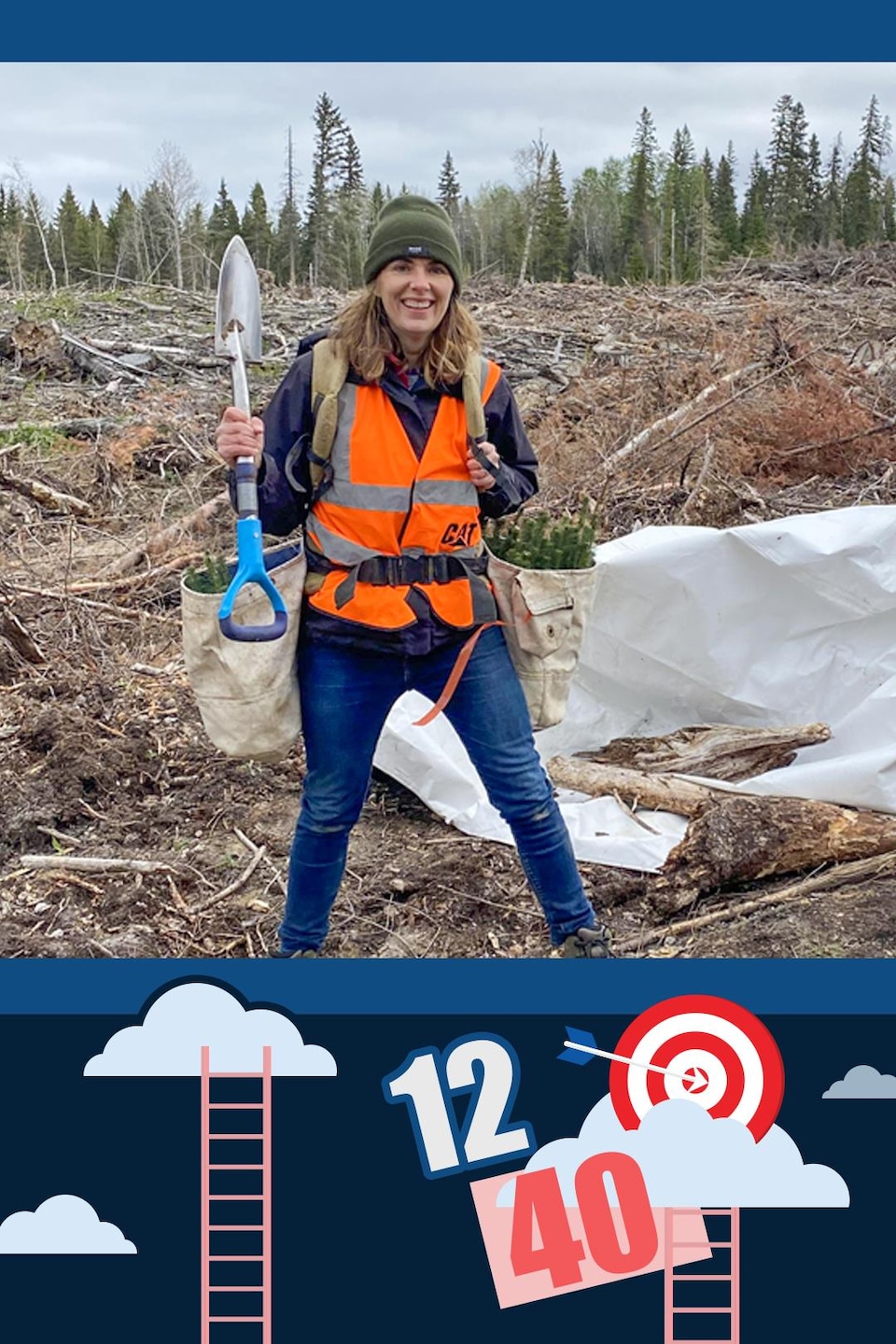 Pelle à la main, Nicole pose fièrement avec son attirail pour transporter les jeunes pousses d'arbres qu'elle plante dans le nord de la Saskatchewan.