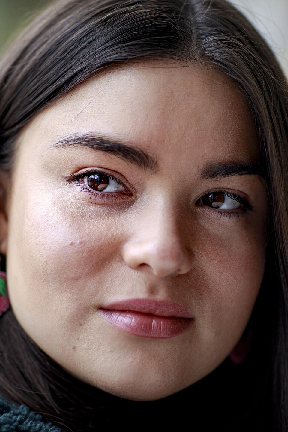 Portrait de l'actrice Kawennáhere Devery Jacobs à la Burdock Brewery, à Toronto, le 26 octobre 2021.