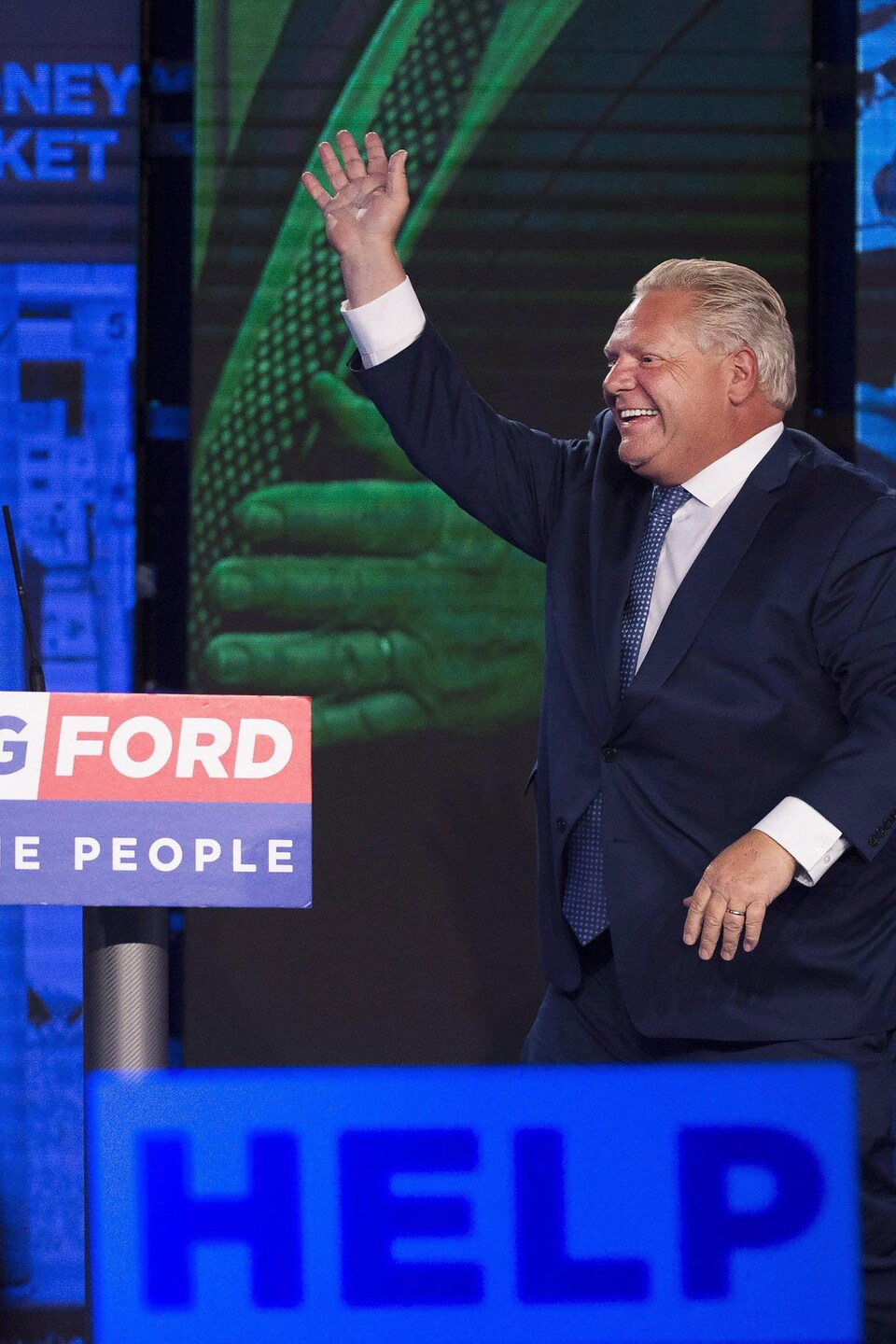 Doug Ford fait sont entré lors de son discours de victoire suite à l'élection de 2018.