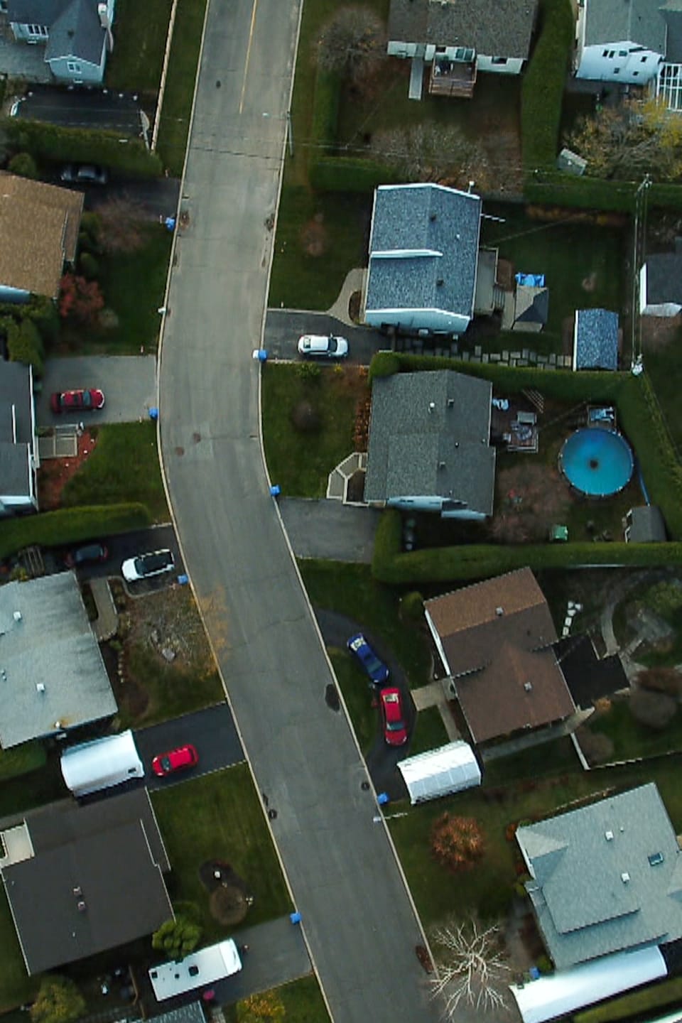 Vue aérienne d'un quartier de banlieue.