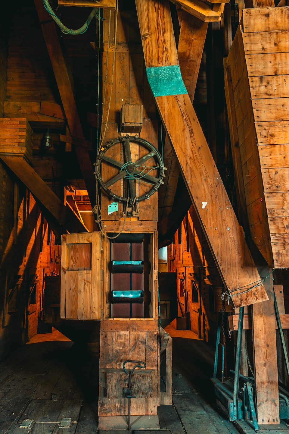 L'intérieur d'un ancien silo è grain en bois qui a été rénové, à Inglis au Manitoba, début juin 2022.