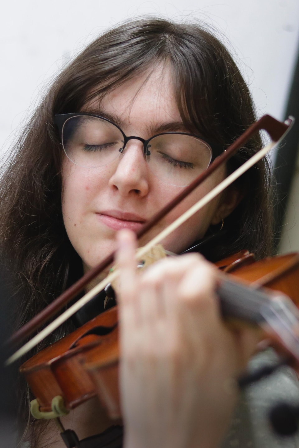 Helen Faucher pratique le violon.