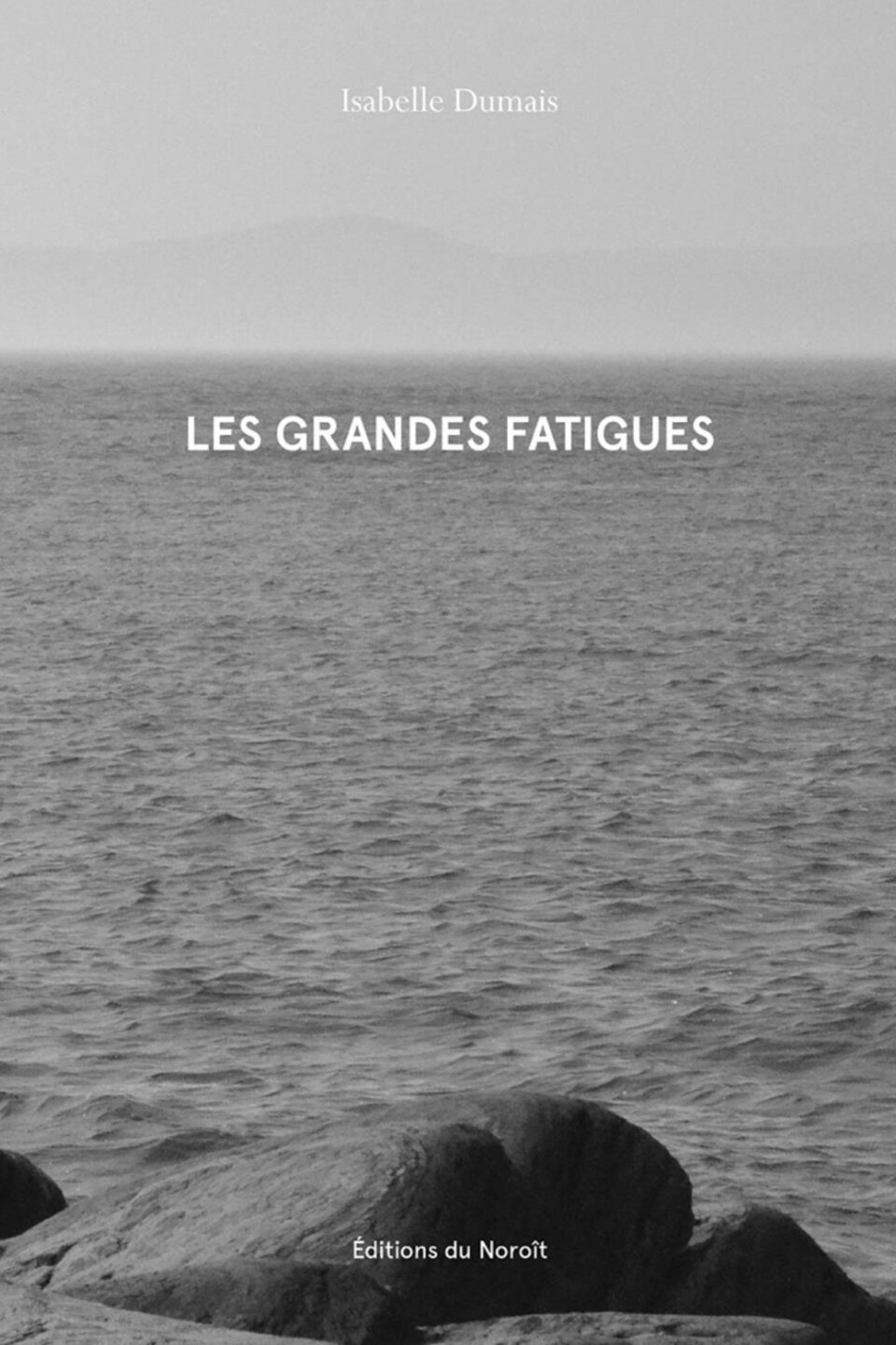 Page couverture du livre. Le fleuve Saint-Laurent vu à partir du rivage dans le Bas-du-Fleuve.