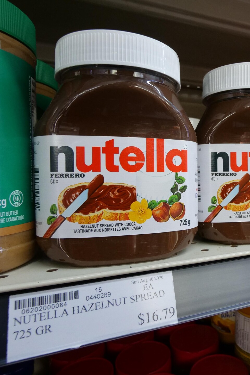 Des pots de Nutella, à 16,79 $ pièce.