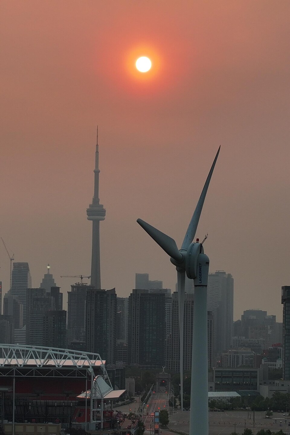 Panorama de Toronto au lever du soleil.