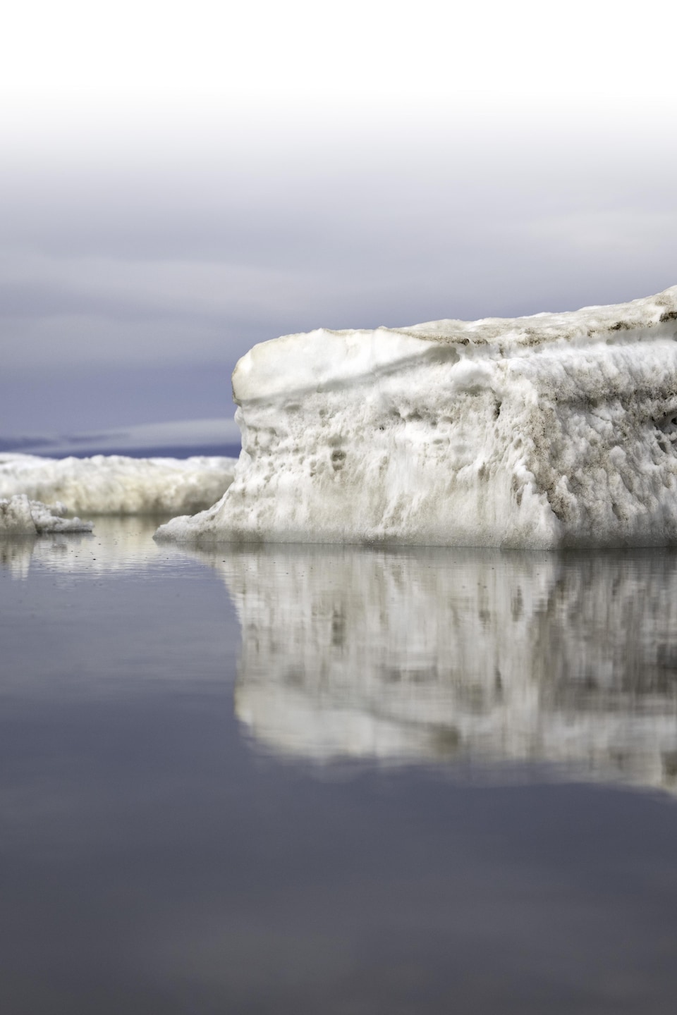 La banquise au début juillet 2025 dans le détroit Éclipse, qui sépare l'île Bylot de l'île de Baffin.