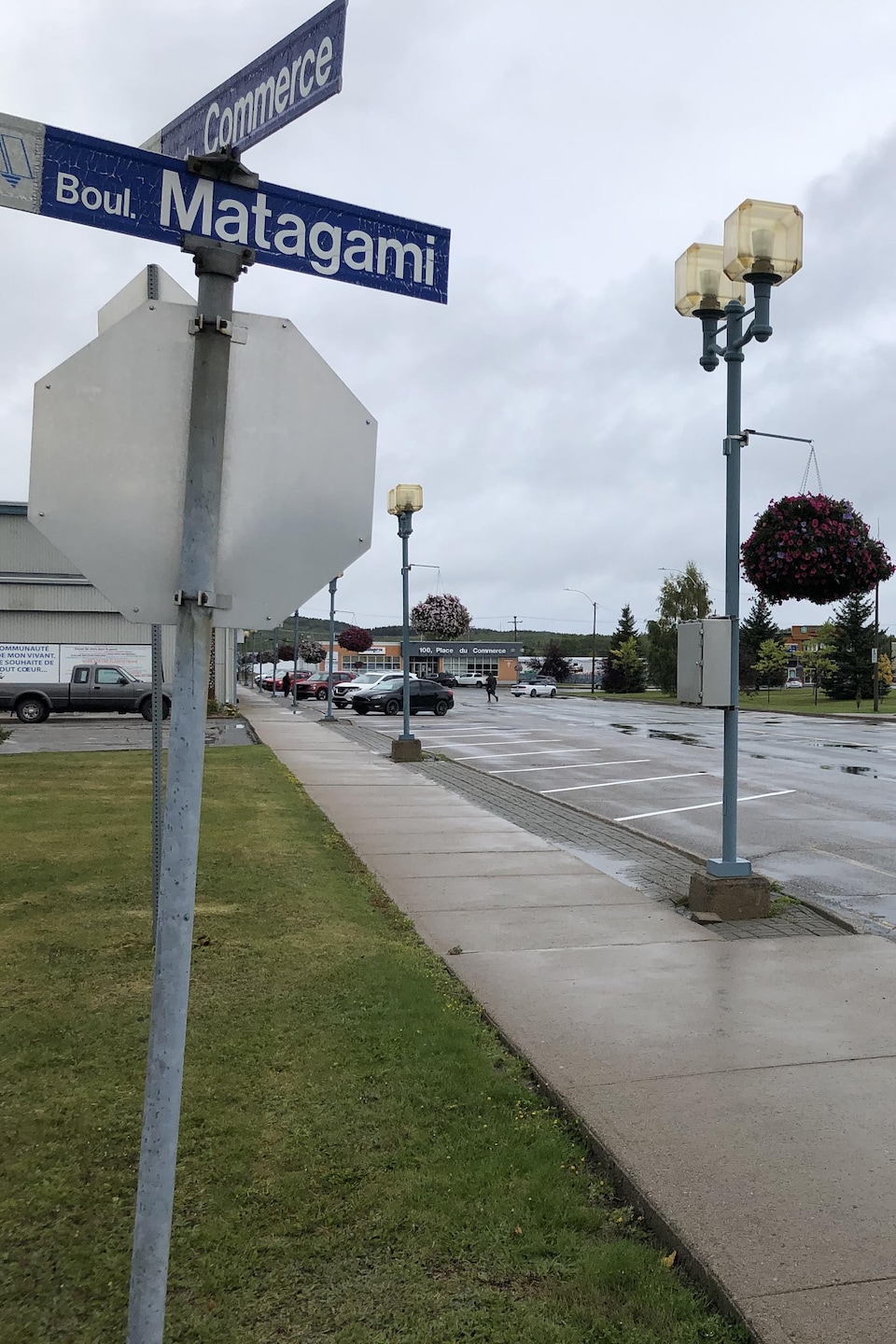 L'intersection de la rue du Commerce et du boulevard Matagami.