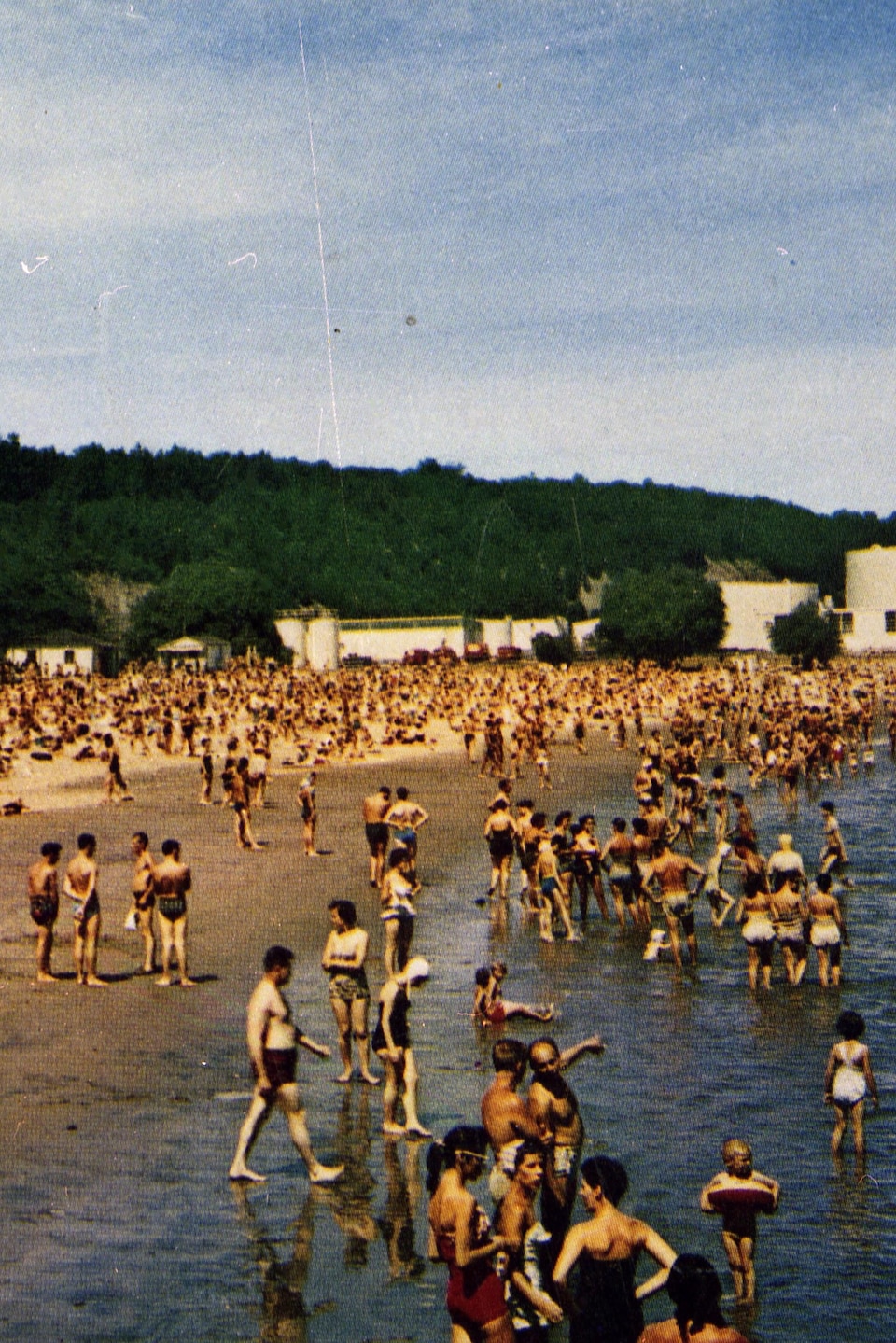 Baigneurs sous le soleil dans les années 1960