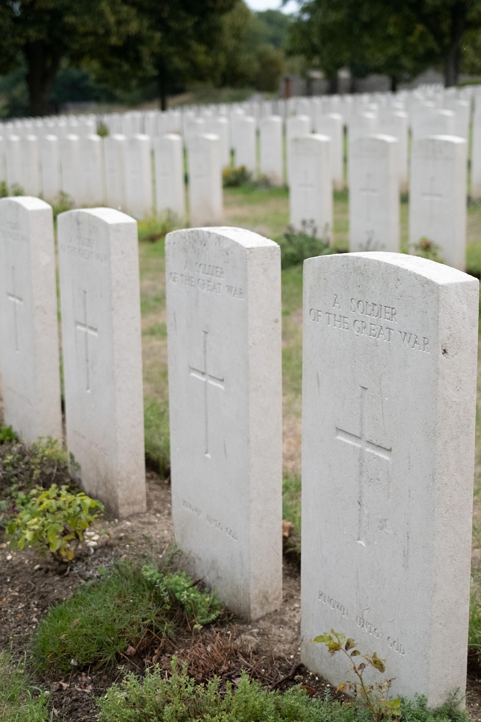 Sur les tombes, on peut lire le texte « A soldier of the great war».