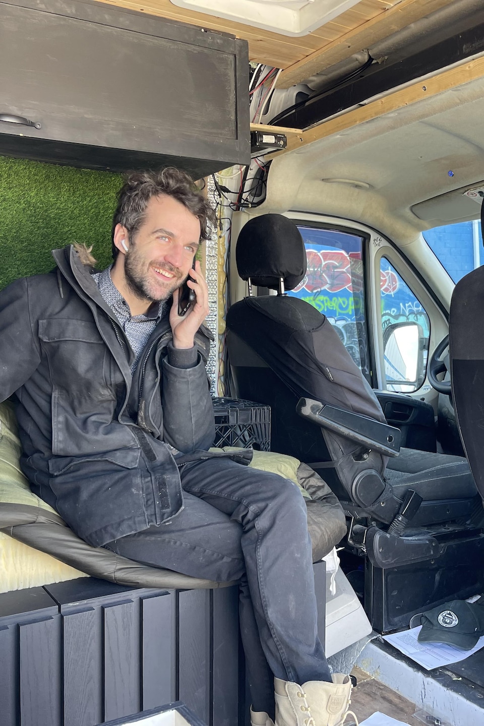 Rob Walker bien heureux de son style de vie dans sa camionnette
