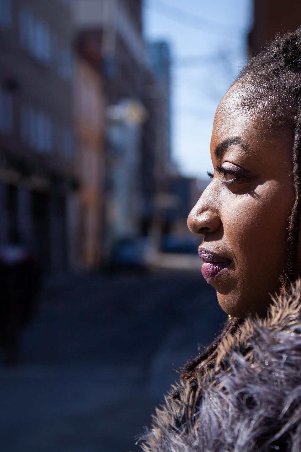 Plaquie habite et travaille dans le quartier Saint-Roch. Elle aurait bien aimé avoir pignon sur rue, mais elle affirme qu’on n’a jamais voulu lui louer un local pour son salon de coiffure.