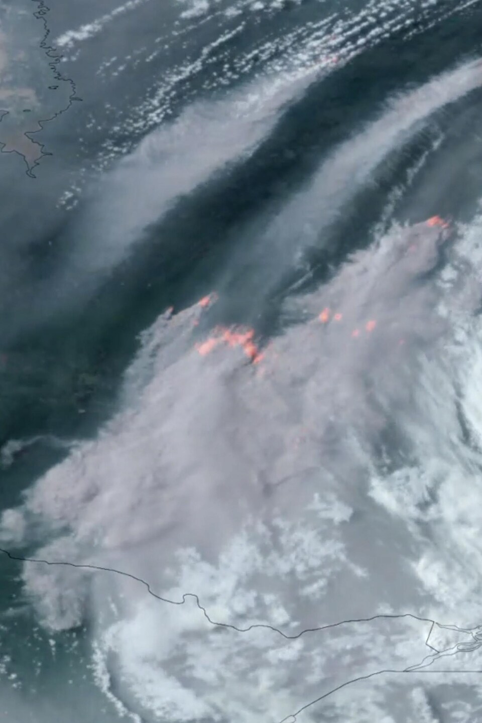 Photo satellite des feux au Québec.