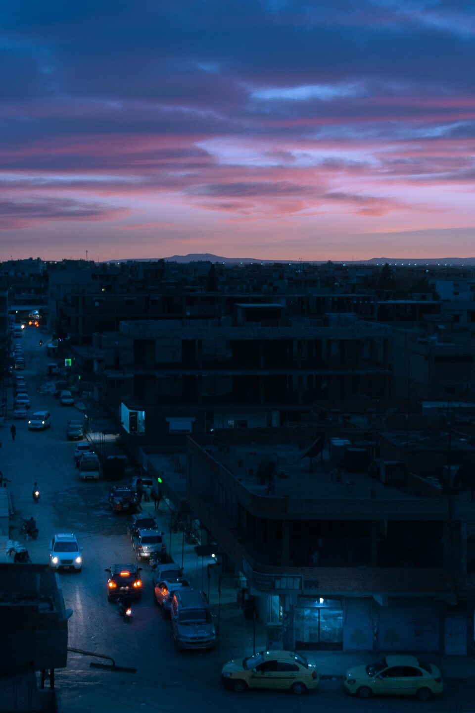 La ville de Derik la nuit.