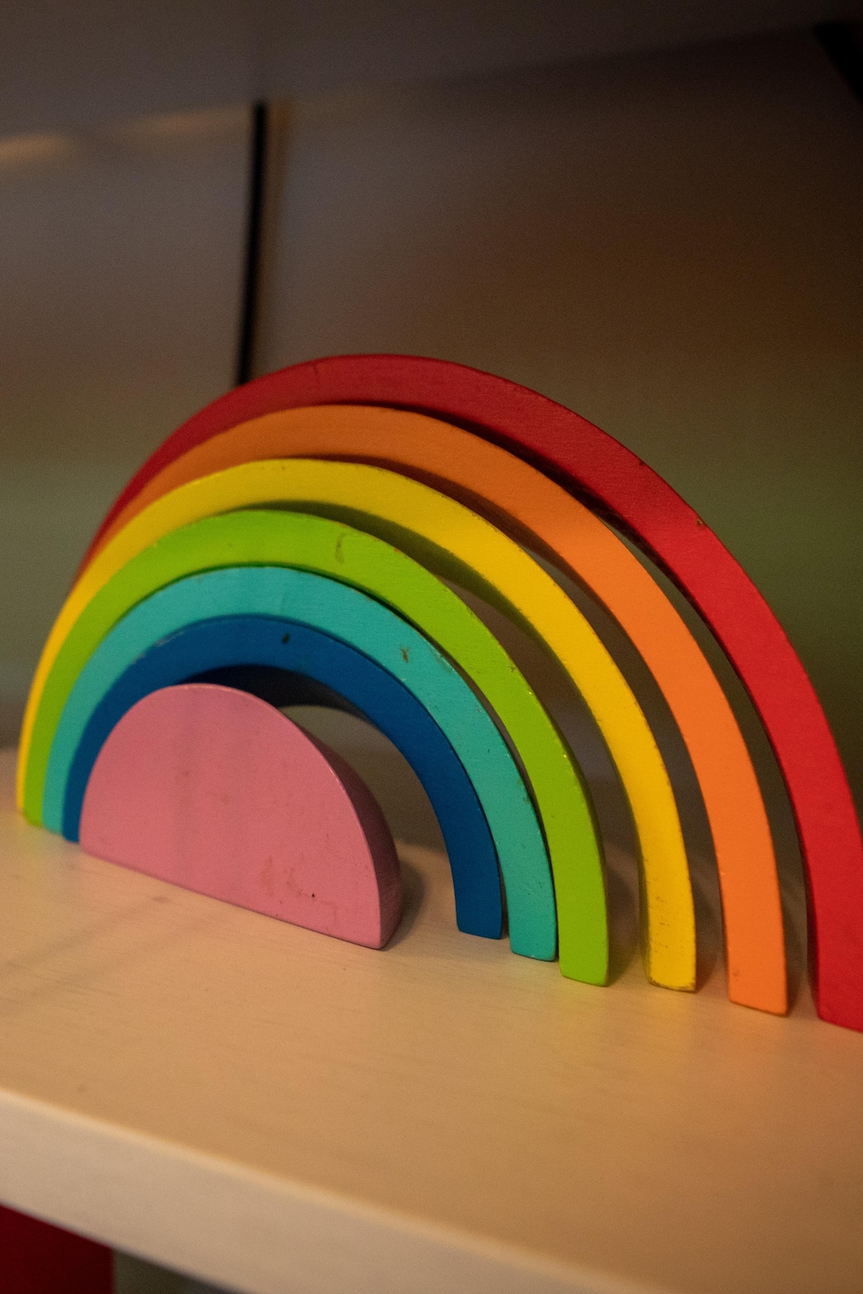 Des jeux d'enfants dans une salle.
