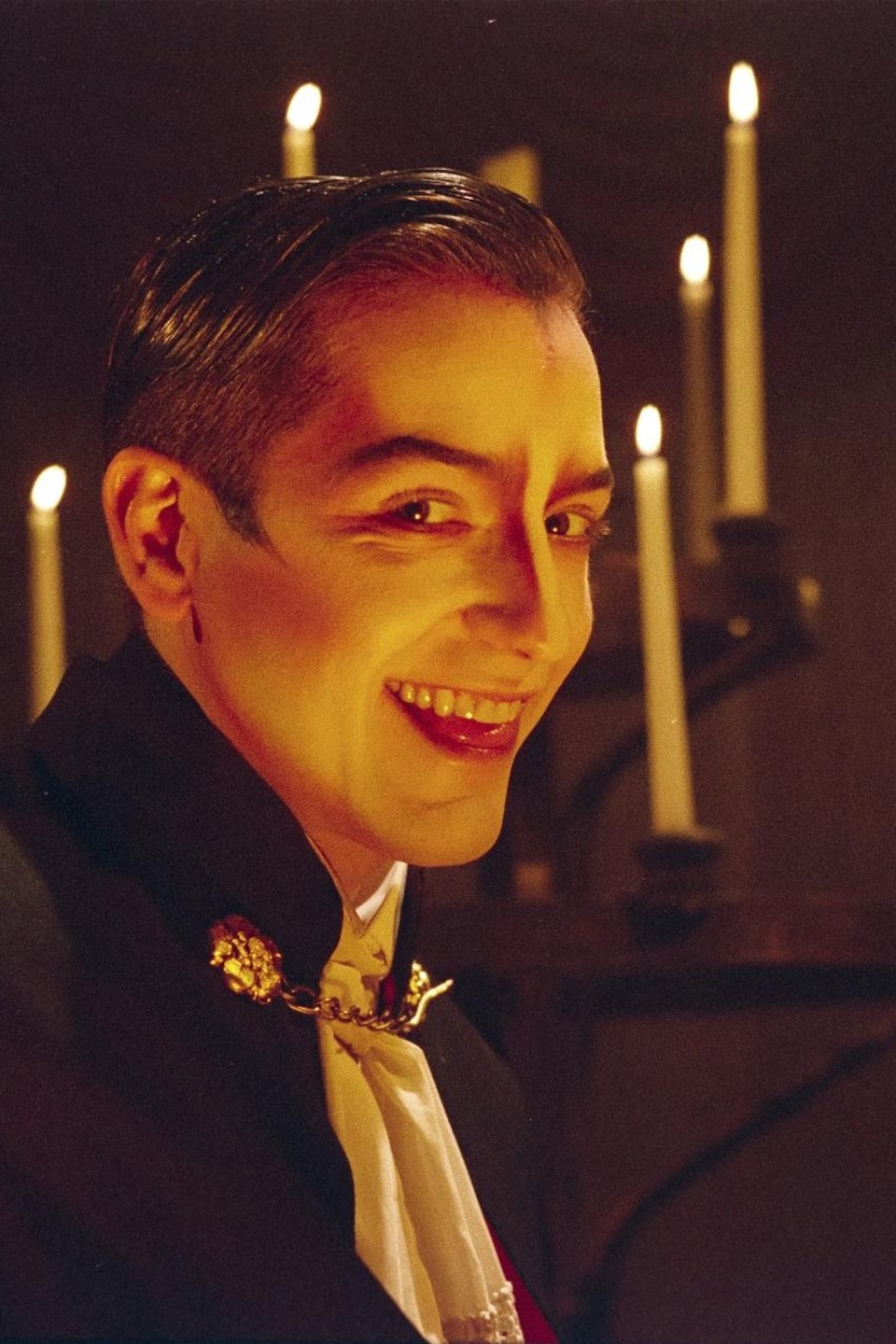 Robert Brouillette déguisé en vampire pour un sketch.