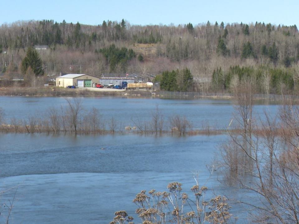 Crue des eaux le Madawaska évite le pire pour l’instant Inondations