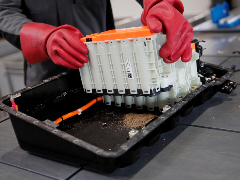 Une batterie lithium-ion démantelée.