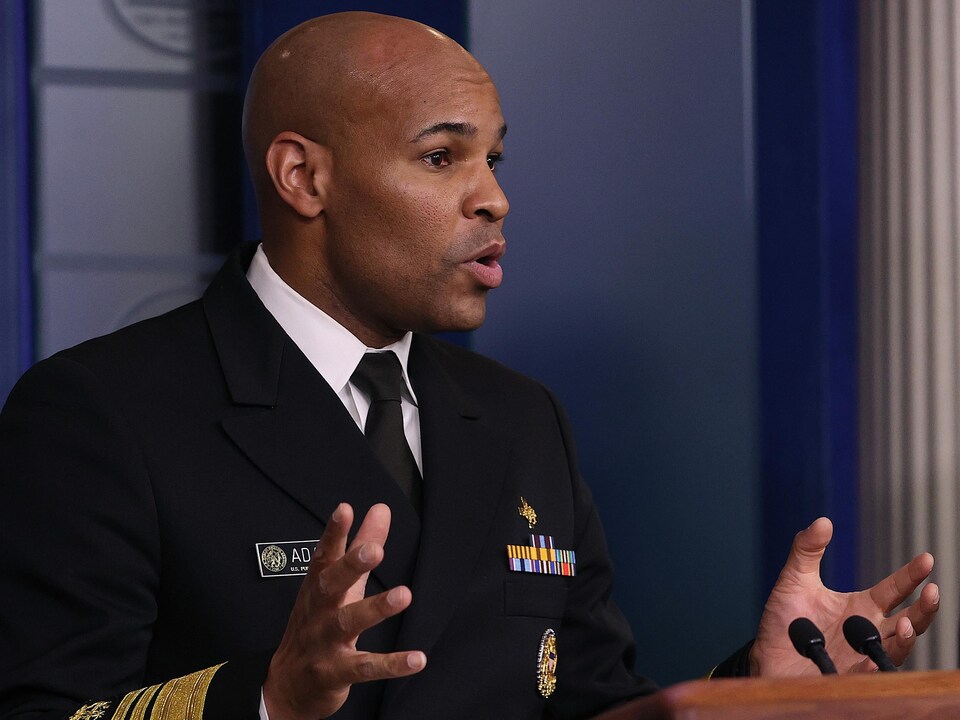 Le Dr Jerome Adams lors d'une conférence de presse à la Maison-Blanche.