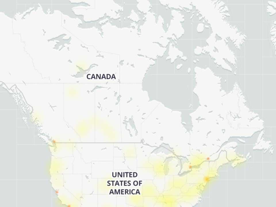 Carte du Canada et des États-Unis montrant des points orange sur des lieux particulièrement touchés par la panne de Facebook.   - down detector panne facebook - Des changements de configuration dans les serveurs expliquent la panne de Facebook