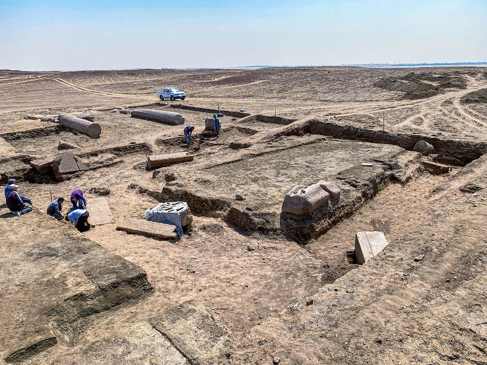 Archaeologists are working at the Tell el-Farma site.