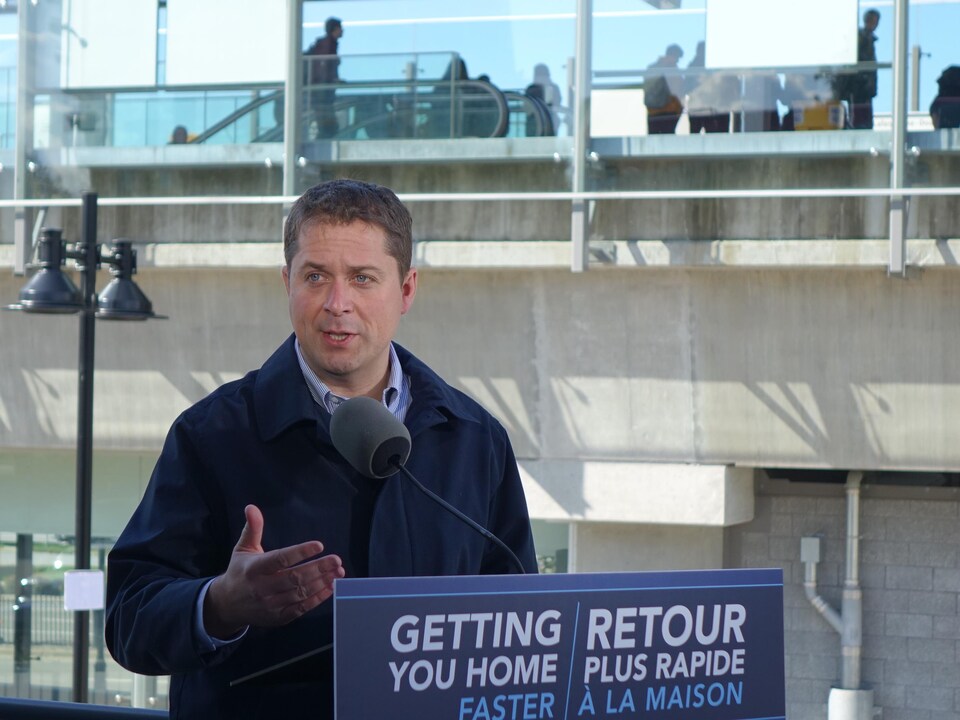 Andrew Scheer lors d'une annonce en Colombie-Britannique.