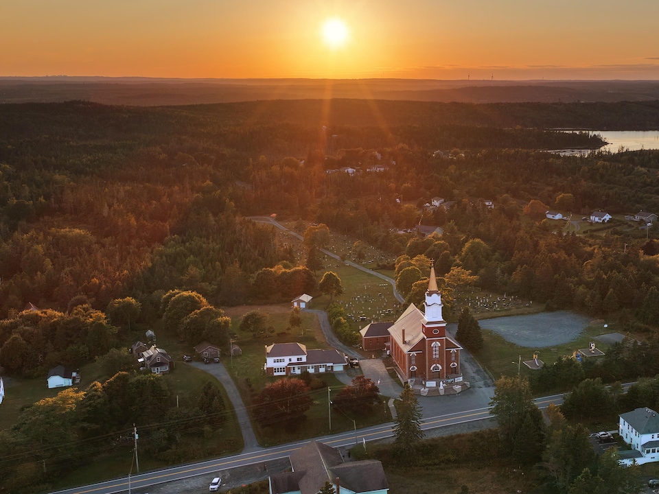 La communauté acadienne de Chezzetcook retrouve ses racines en restaurant et en réinventant son église. 