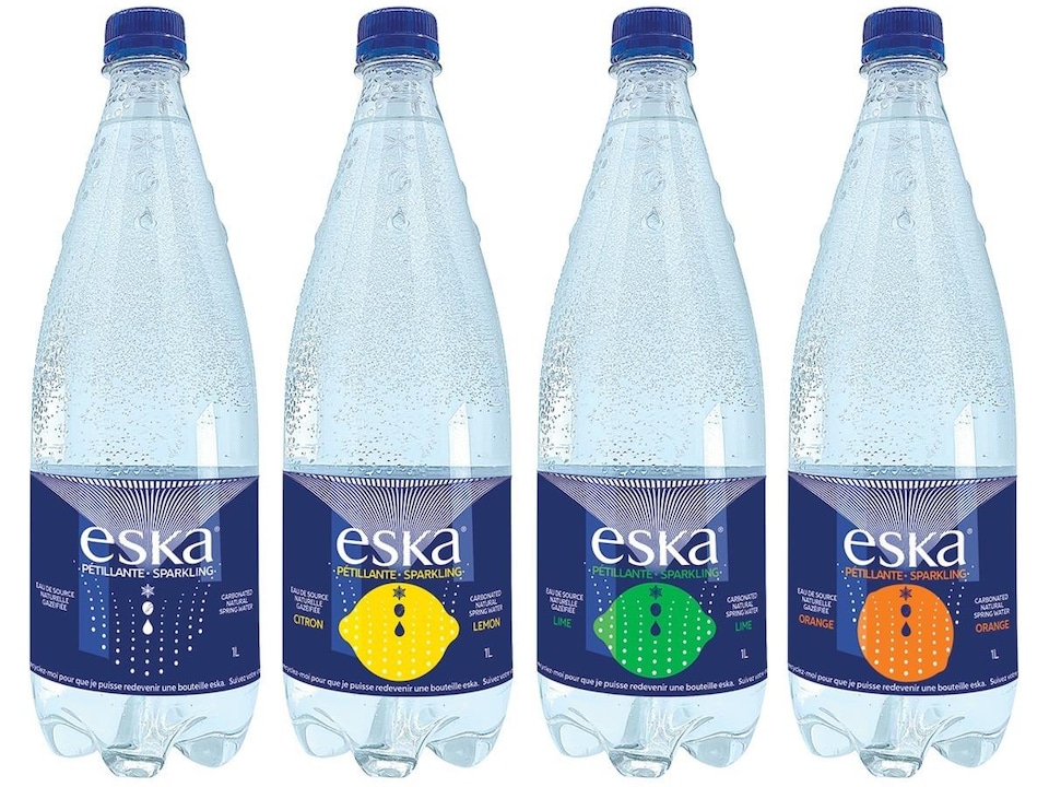 Des bouteilles d'eau pétillante Eska de différentes saveurs.