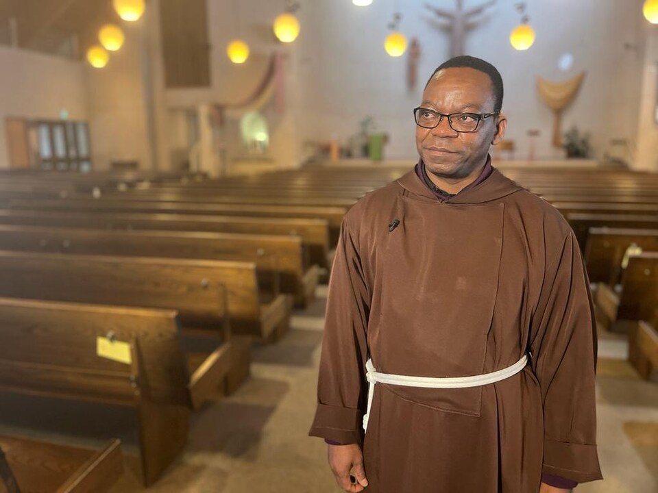 Le prêtre franciscain Frère Germain Kpakafi de la paroisse Saint Kizito en janvier 2023.