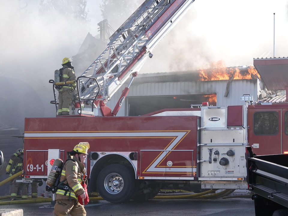 Important incendie à SaintFrançoisXavierdeBrompton RadioCanada.ca