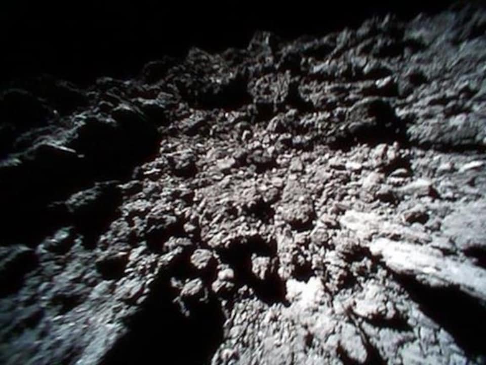 La surface de l'astéroïde Ryugu.