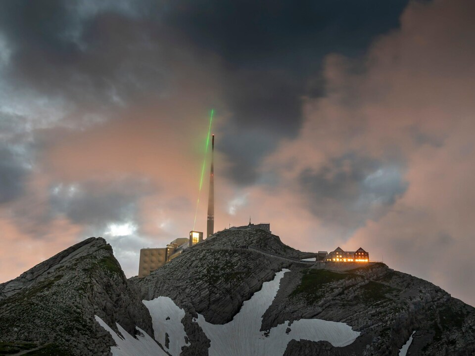 Le laser a été focalisé au-dessus d’une tour émettrice de 124 mètres.
