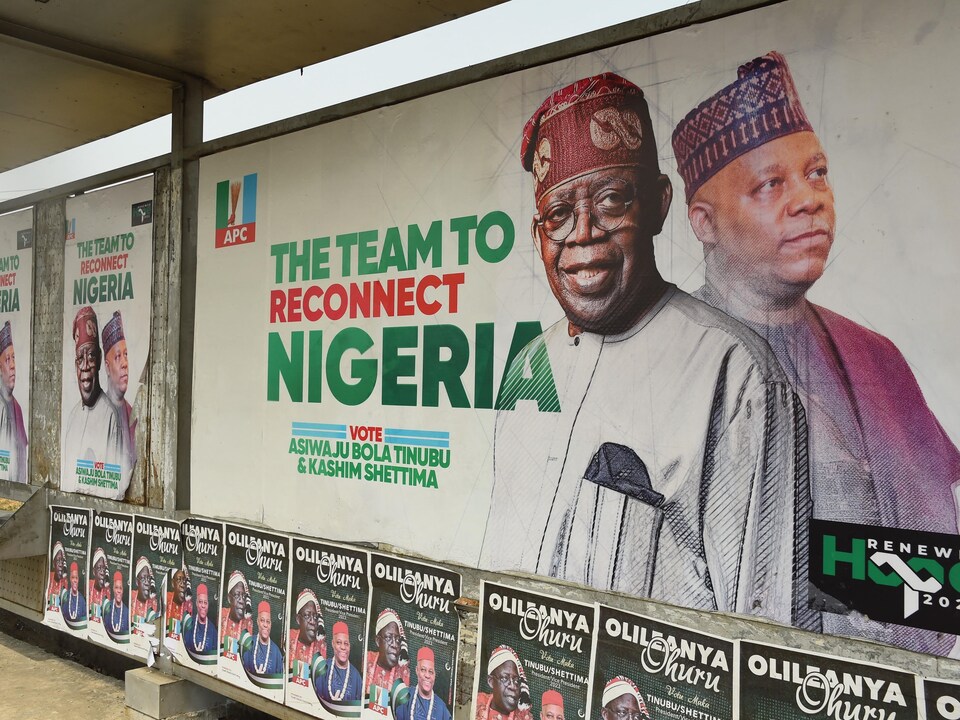 Des affiches de l'APC.