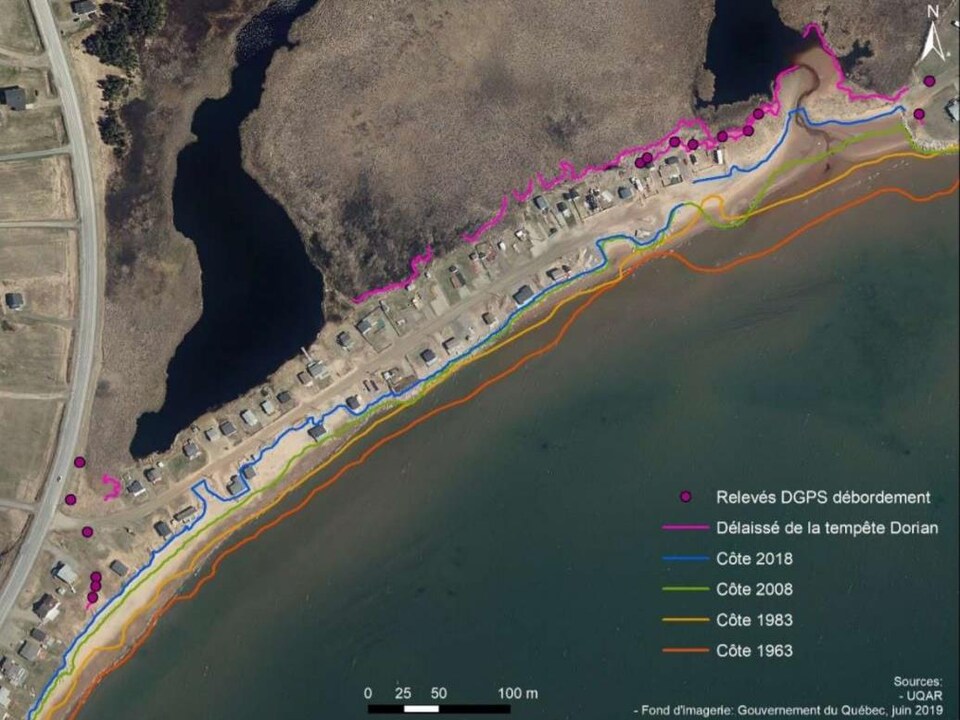 Des lignes montrent le recul de la côte de 1963 à 2019.