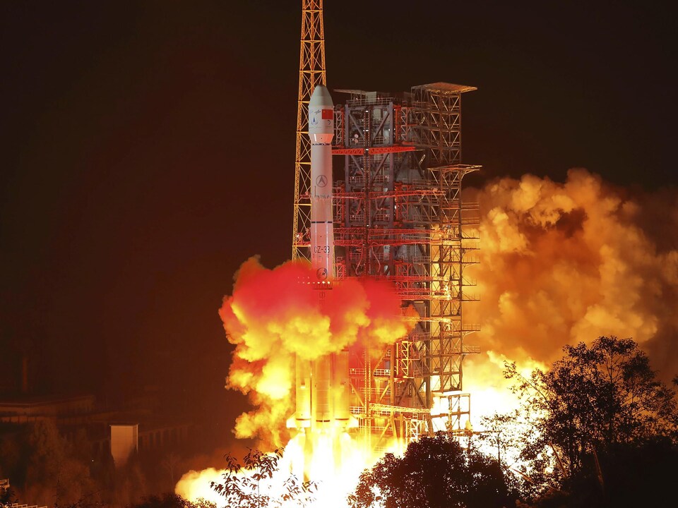 La sonde lunaire Chang'e 4 est lancée depuis le centre de lancement du satellite Xichang dans la province du Sichuan, au sud-ouest de la Chine, le samedi 8 décembre 2018. 