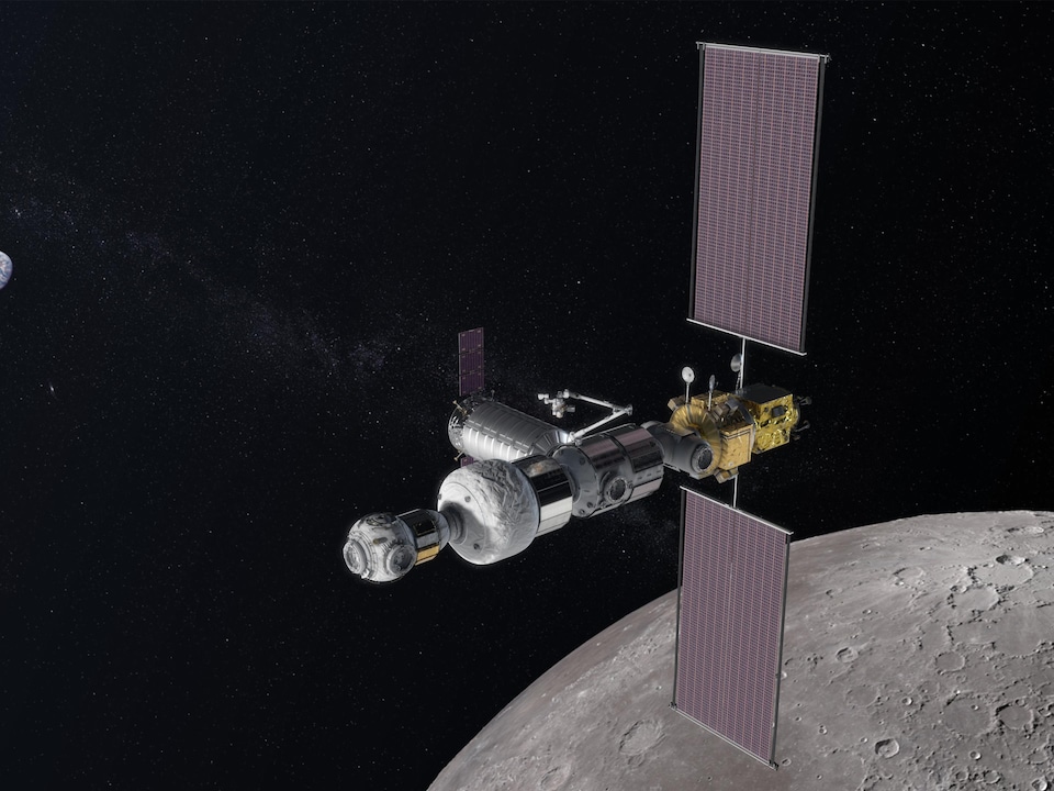 Illustrazione artistica della stazione spaziale lunare Gateway attorno alla Luna.