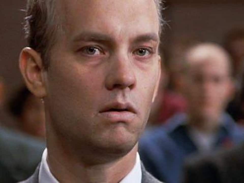 L'acteur Tom Hanks, qui joue le rôle d’un avocat séropositif dans le film Philadelphie, gagne un Oscar pour son interprétation. 