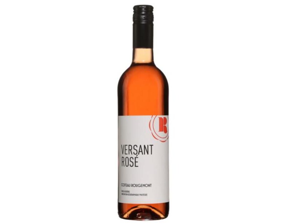 Une bouteille de vin rosé.