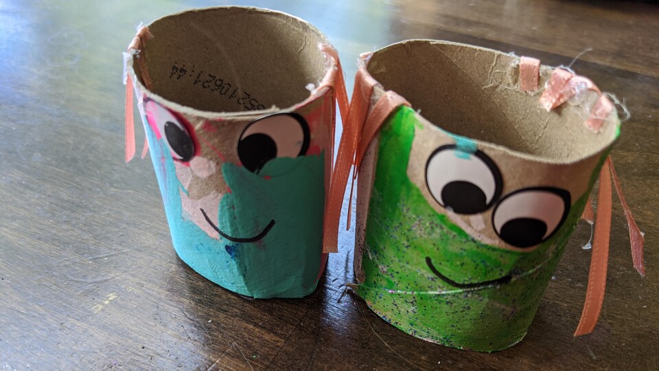 Rouleaux de papier toilette décorés.