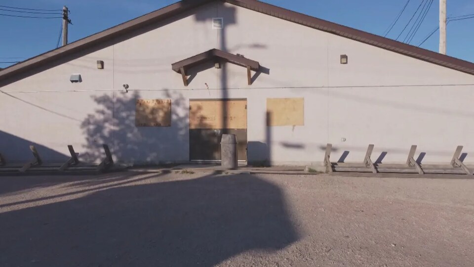 Les portes du refuge sont barricadées.