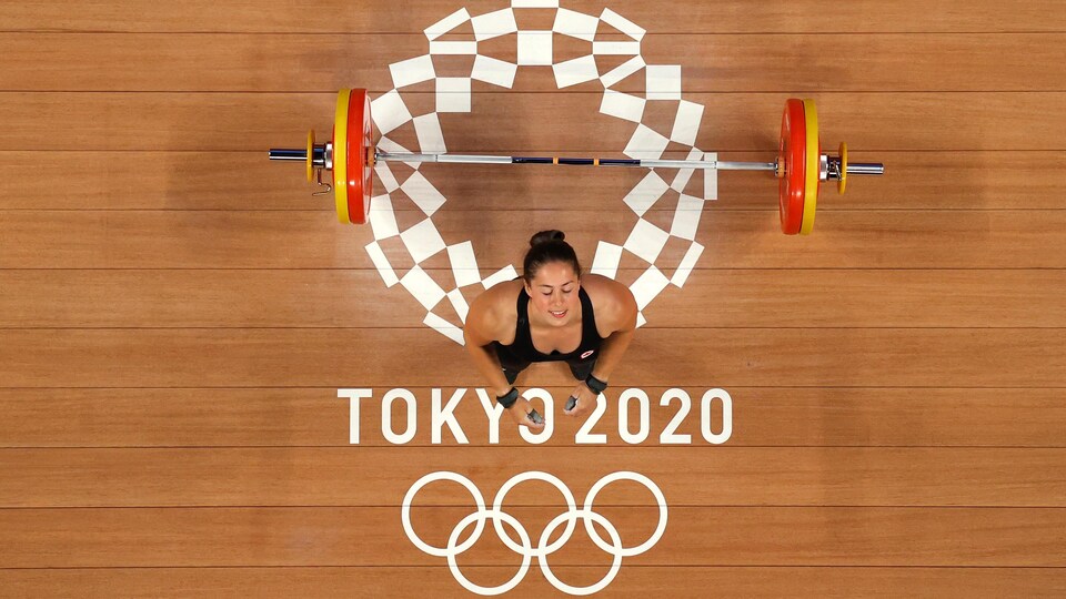 Maude Charron regarde au plafond après avoir réussi une levée.