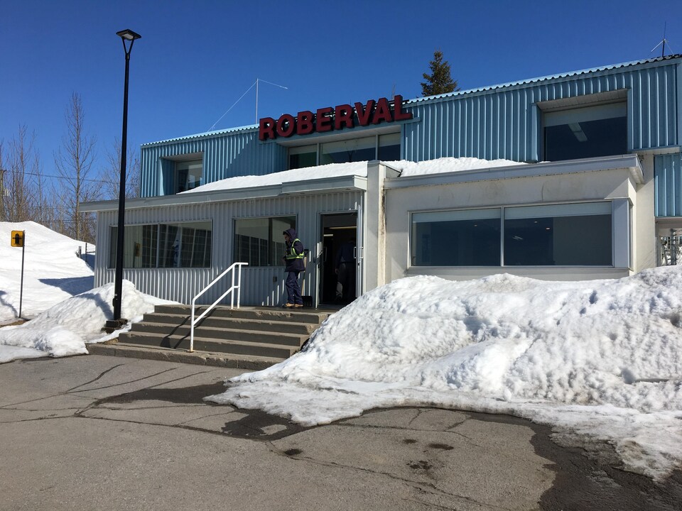 Roberval veut un transporteur aérien à son aéroport RadioCanada.ca