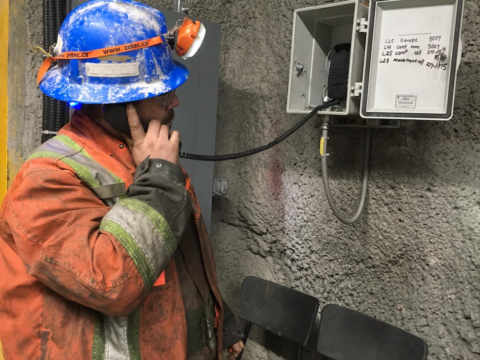 Les travailleurs de la mine LaRonde d'Agnico Eagle peuvent désormais communiquer via leur cellulaire lorsqu'ils sont sous terre.