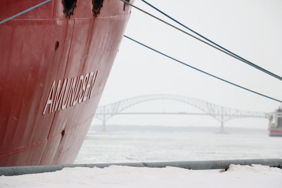 Le brise-glace Amunsen, également navire scientifique associé à l'Université Laval, au port de Trois-Rivières.