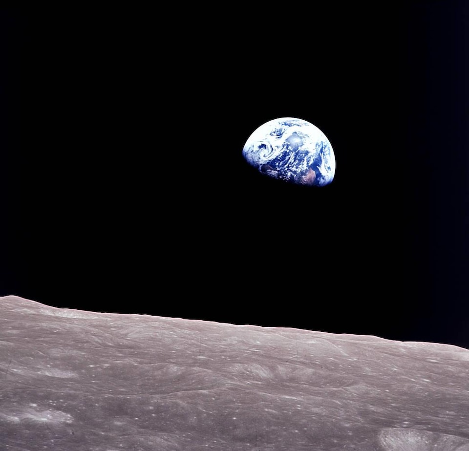 Image de la Terre captée à partir de l'orbite lunaire.
