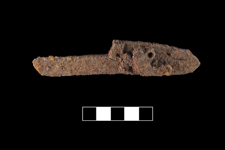 Pièce du mécanisme d'un fusil à percussion, une technologie ayant remplacé le mousquet, trouvée à l'ancien village de pêche de Moisie.
