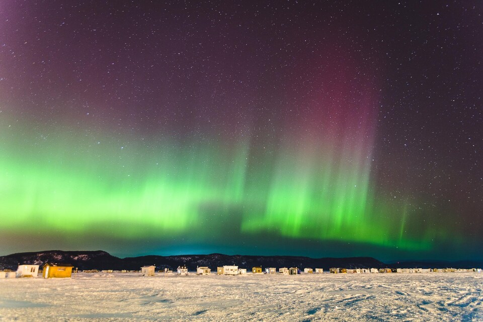 Des aurores boréales au-dessus de La Baie en hiver.
