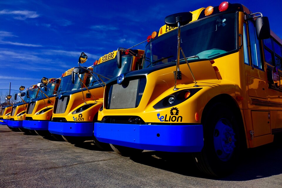 Entre décembre 2016 et février 2017, Autobus Lion, de Saint-Jérôme, aura vendu une trentaine d'autobus scolaires électriques à Sacramento, en Californie.
