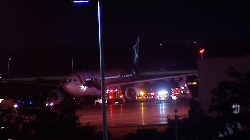 Le vol TS157, un Airbus A330 en provenance de Bruxelles, avec à son bord 336 passagers, s’est posé à Ottawa plutôt qu’à Montréal en raison d'orages violents.