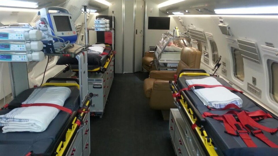 L'intérieur de l'avion-hôpital du gouvernement du Québec