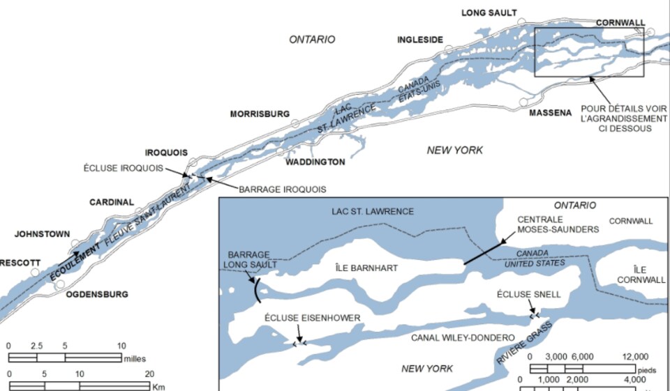 Le barrage de Moses-Saunders Power, à Cornwall, est situé à la frontière entre le Canada et les États-Unis.
